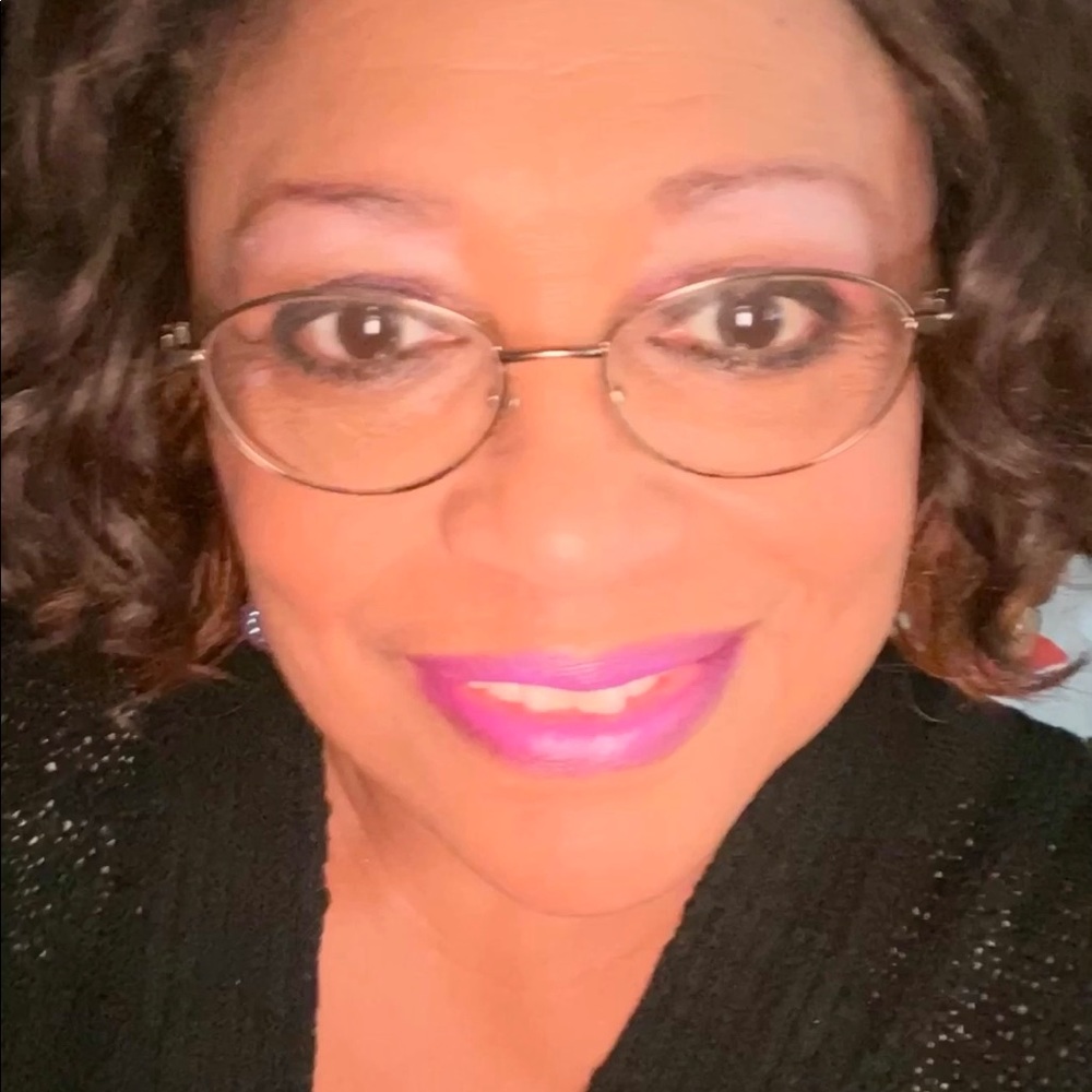 Meet your Posher, Raquel